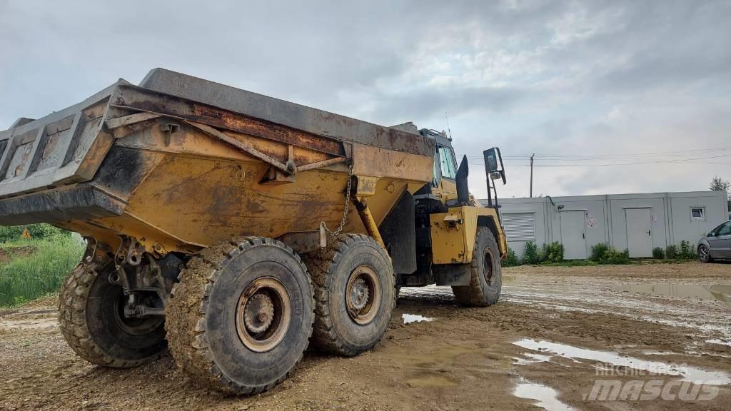 Komatsu HM300-2 鉸接式起吊車
