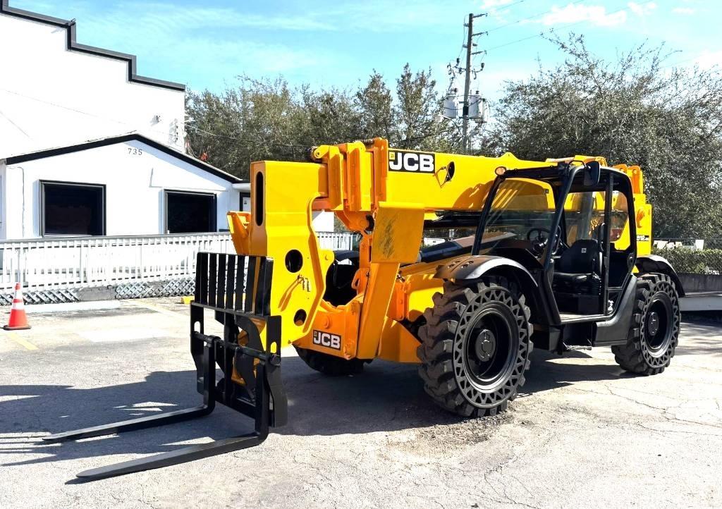 JCB 512-56 伸縮臂操作車