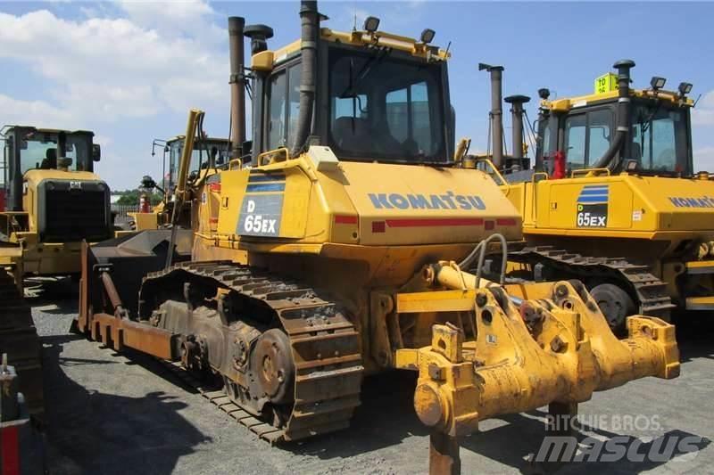 Komatsu D65 EX-16 履帶推土機