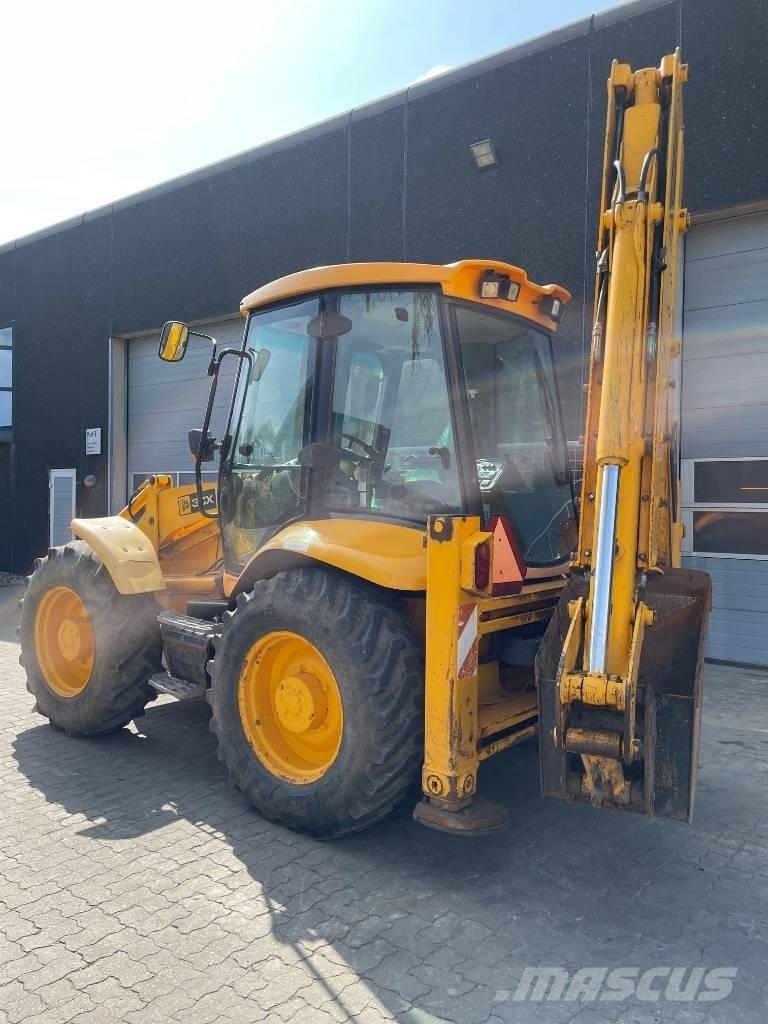 JCB 3CX 反鏟裝載機