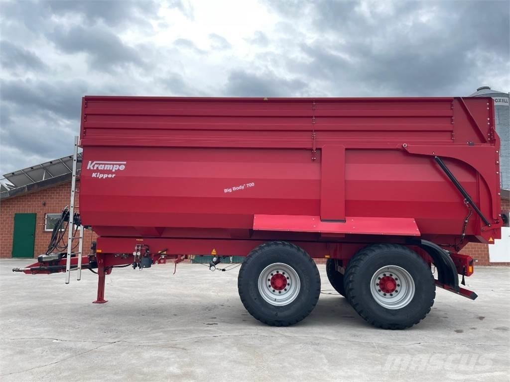 Krampe BigBody 700 草捆拖車
