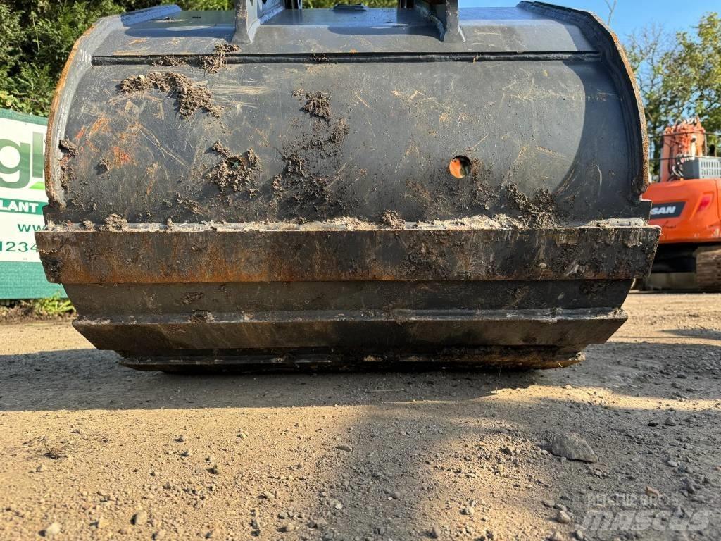 Doosan DX 140 LC 鏟斗
