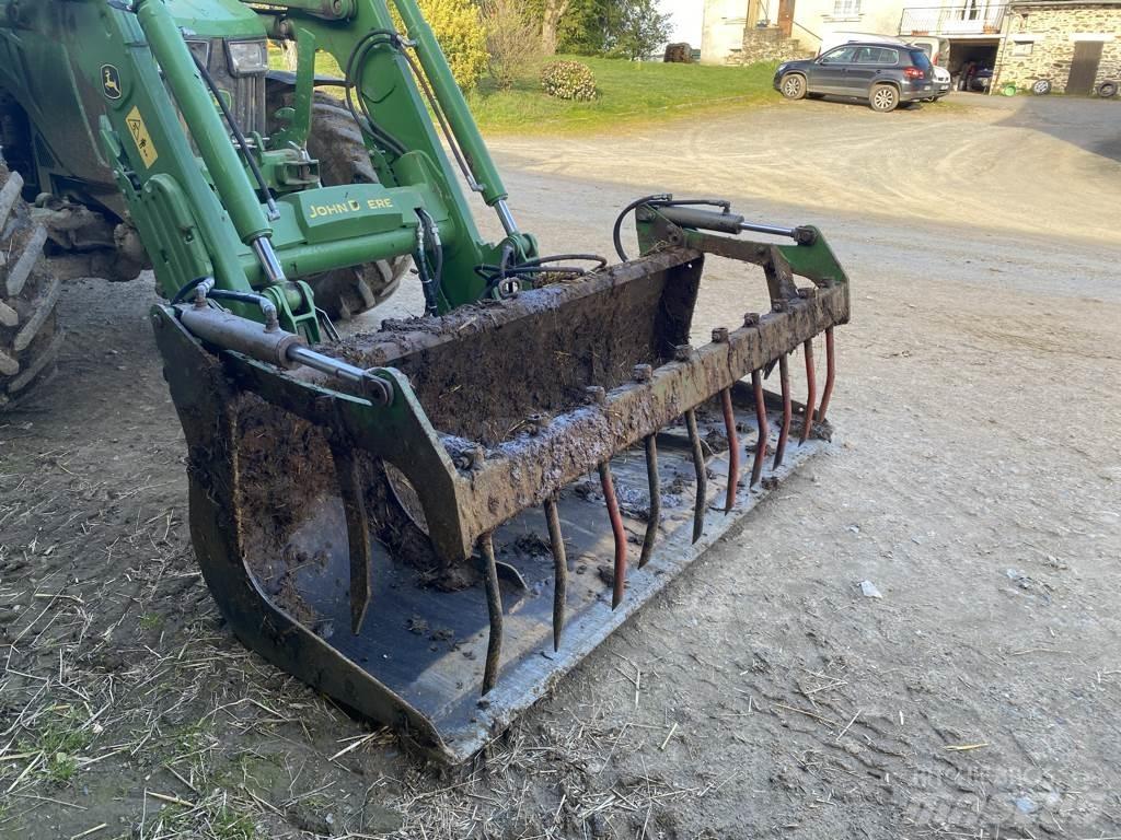 John Deere 5100 R 曳引機