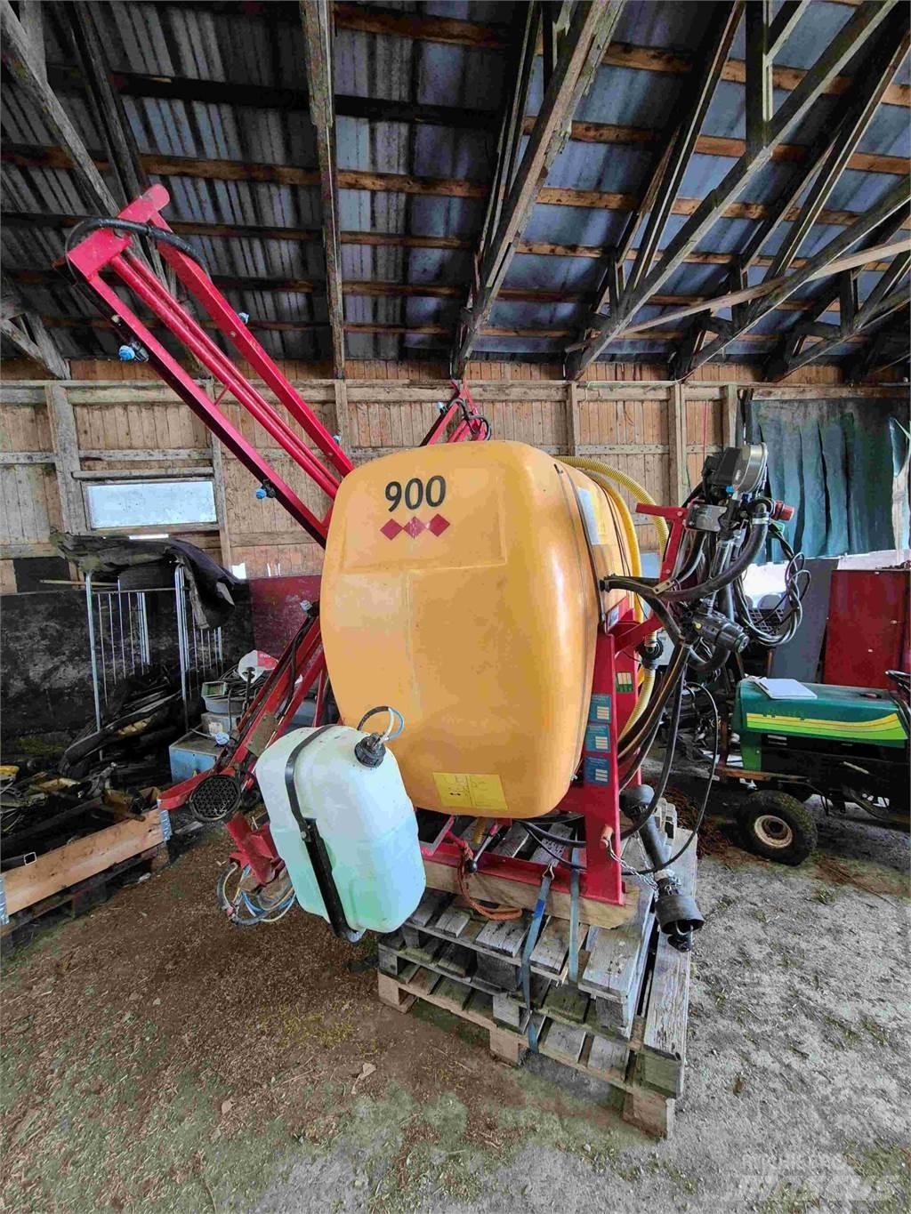 Junkkari 900L 牽引式噴霧機