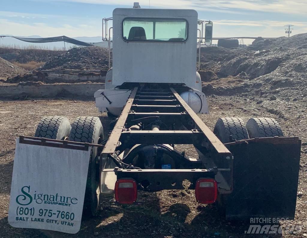 Peterbilt 335 傾卸式卡車