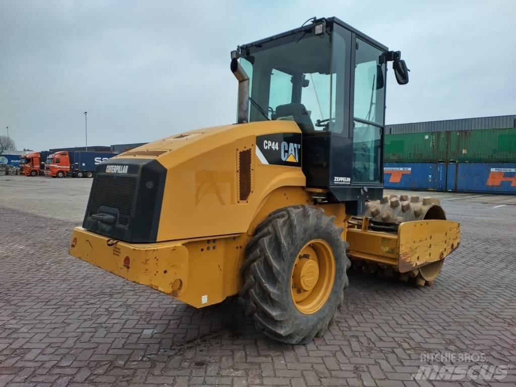 CAT CS CP44 單輪滾壓機