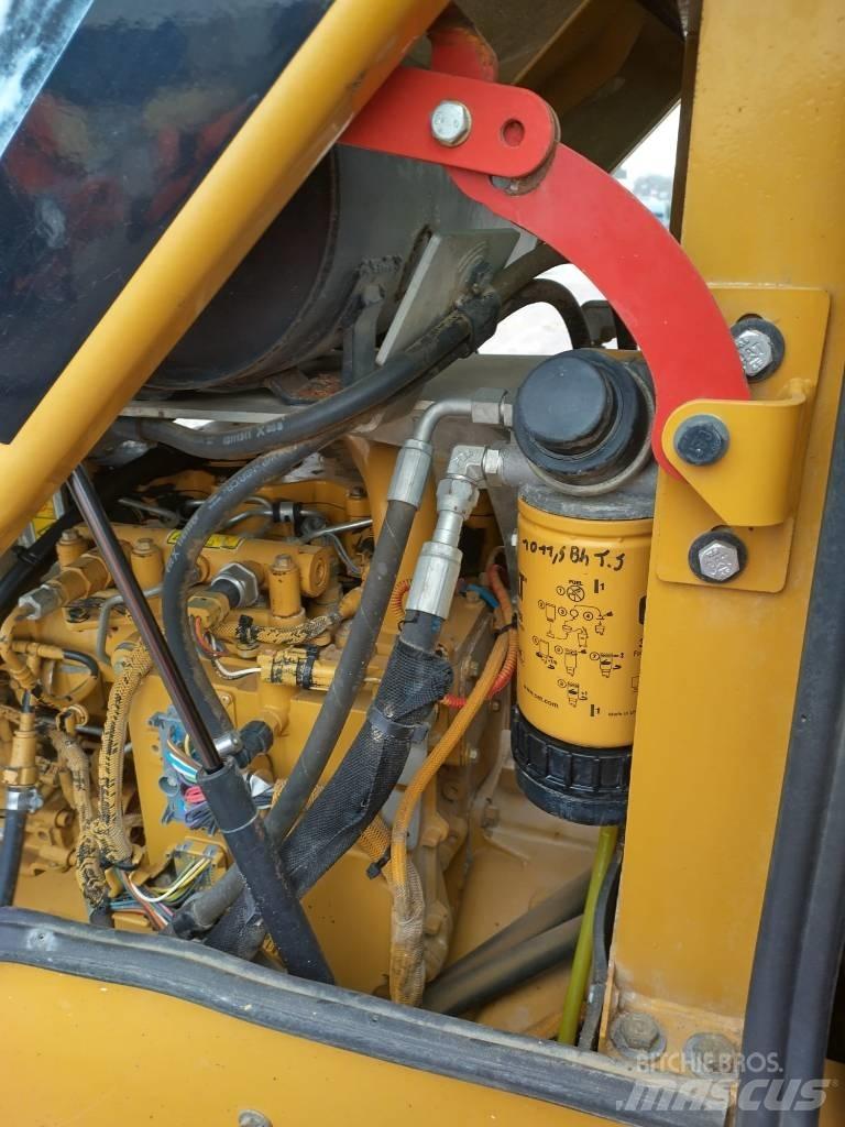 CAT CS CP44 單輪滾壓機