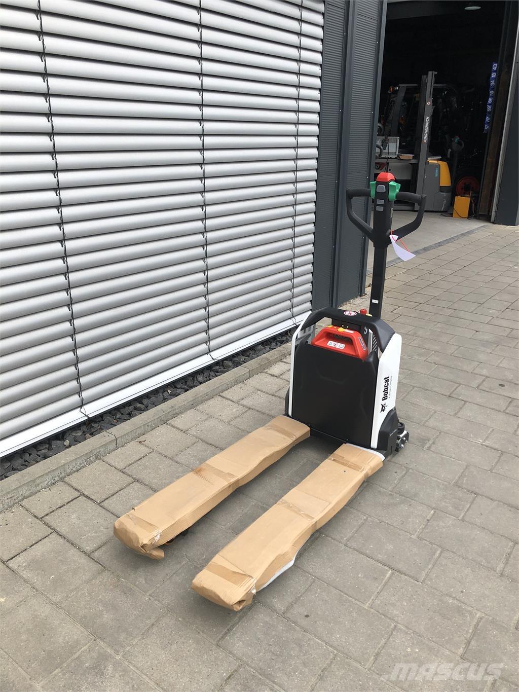 Bobcat LPM15N 行走控制式堆積機