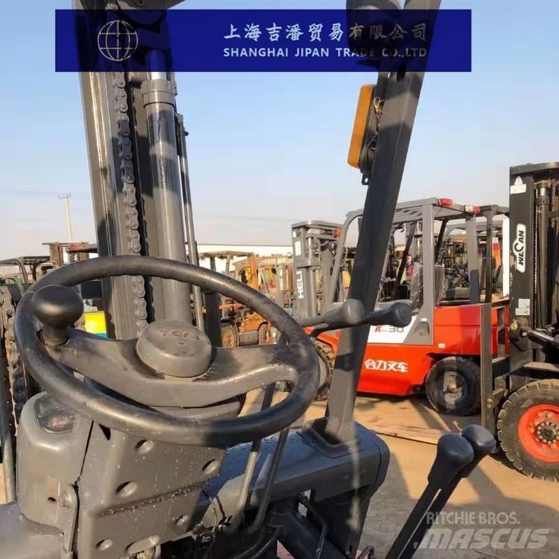 TCM FD 30 柴油卡車