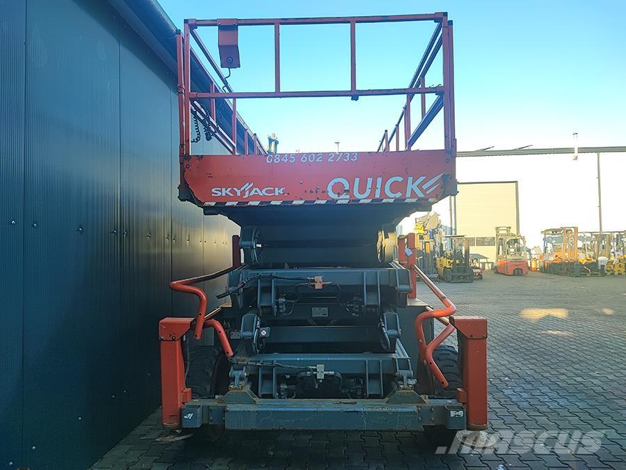 SkyJack SJ 9250 剪式升降機