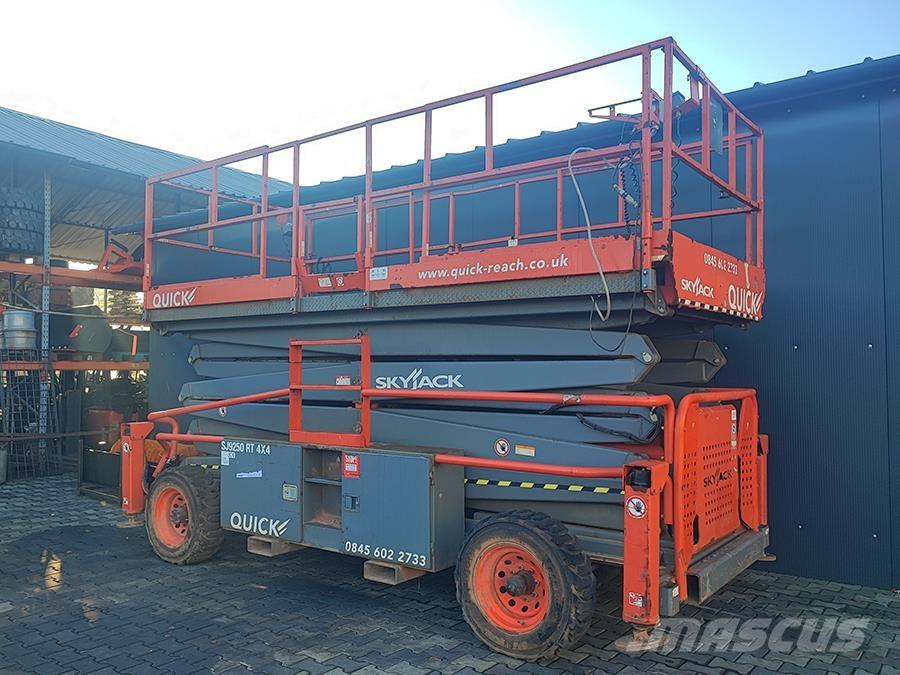 SkyJack SJ 9250 剪式升降機