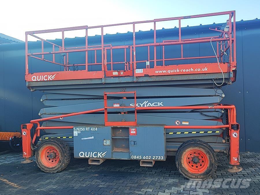 SkyJack SJ 9250 剪式升降機