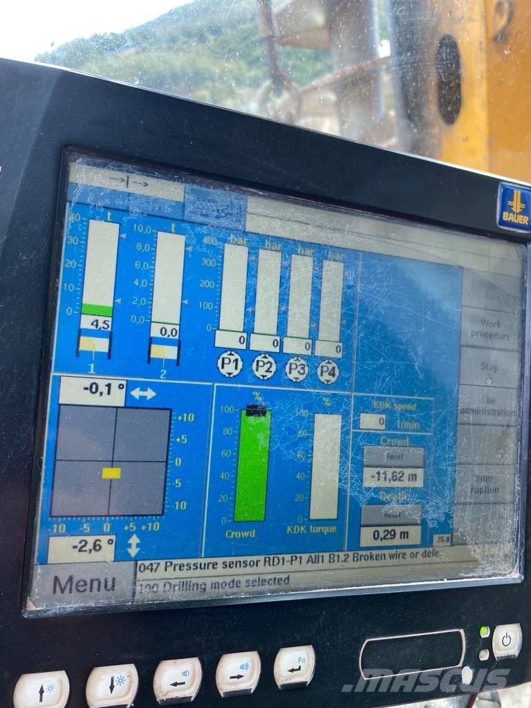 Bauer BG 24 H 重型鑽孔機