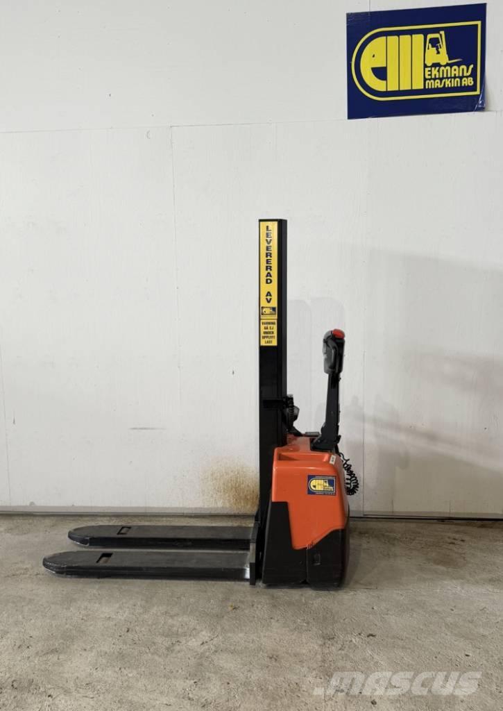 BT truck HWE 100 自走式堆積機