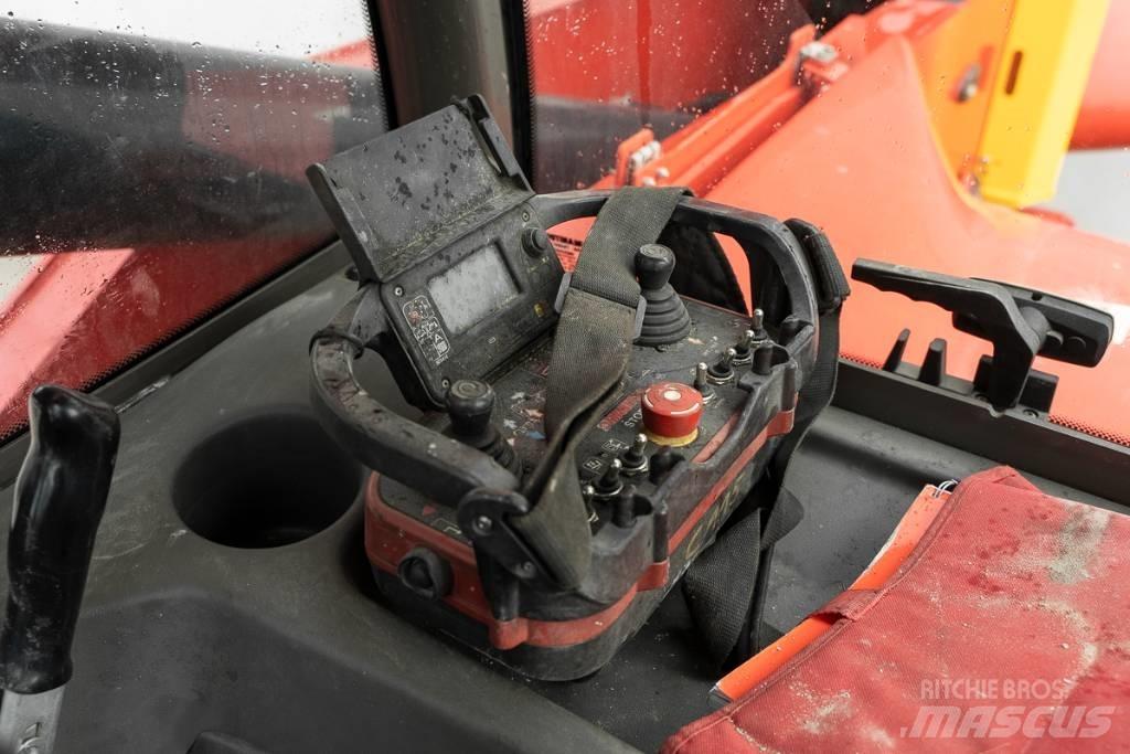 Manitou MRT 3050+ 伸縮臂操作車