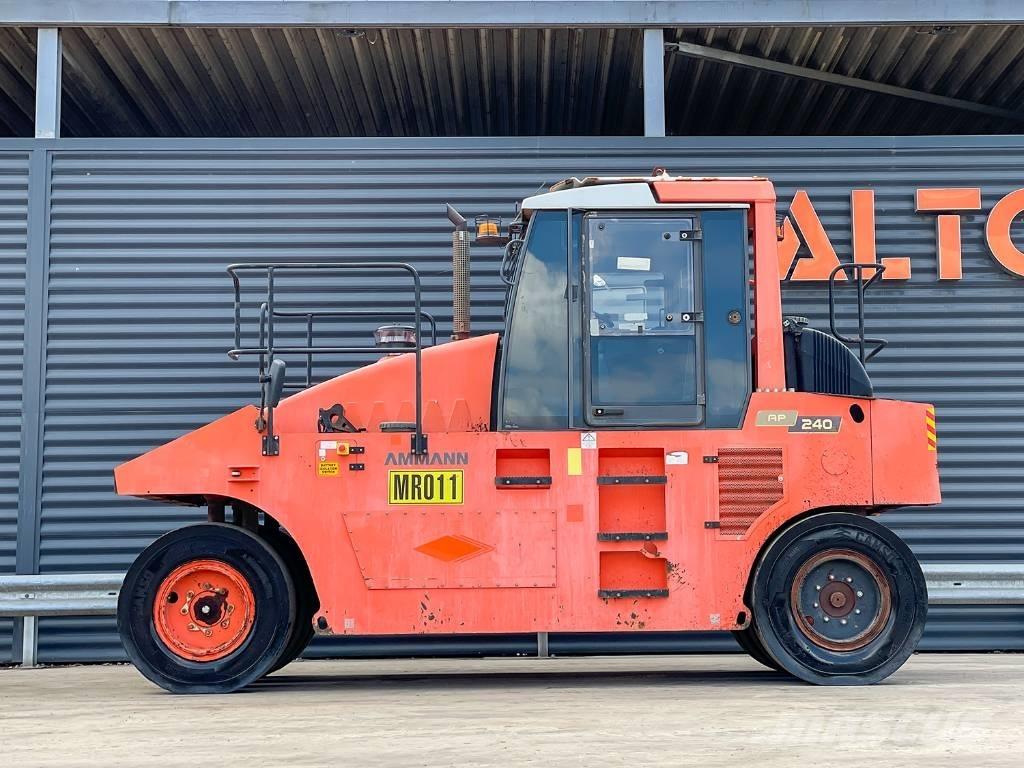 Ammann AP 240 膠輪滾壓機