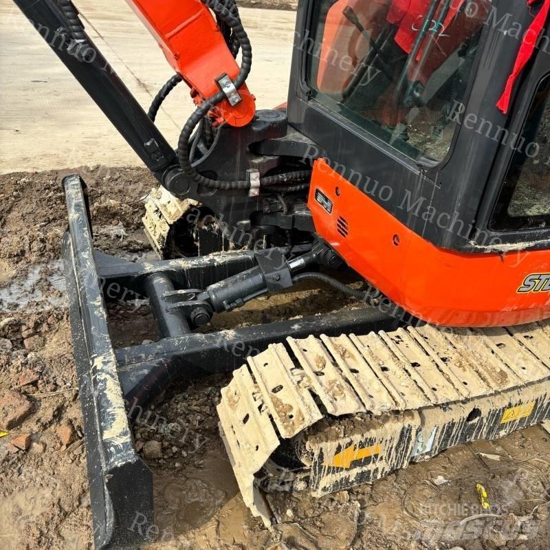 Kubota U 30 小型挖土機/掘鑿機<7t(小型挖掘機)