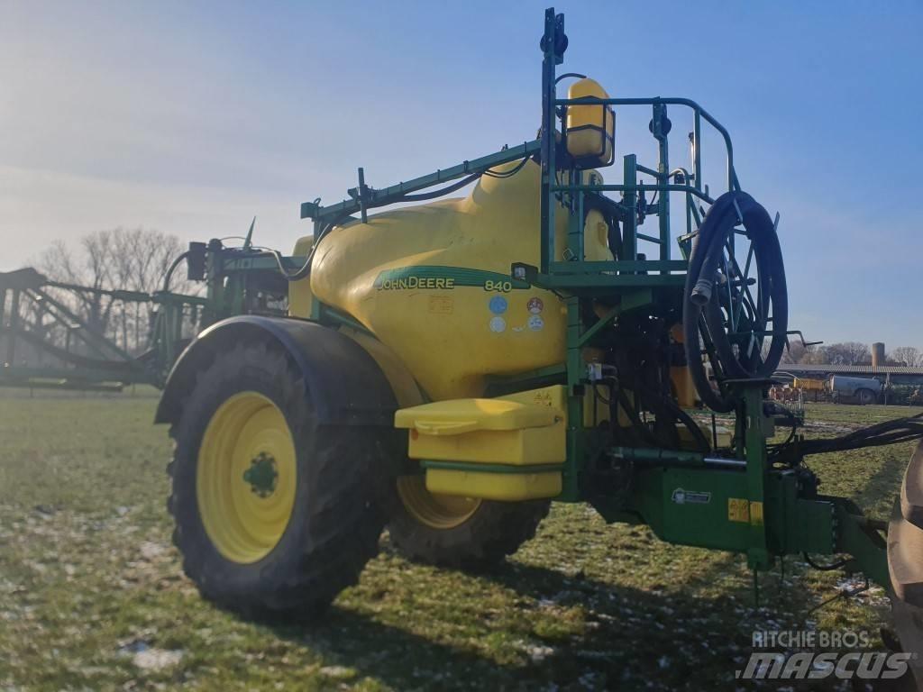 John Deere 840 牽引式噴霧機
