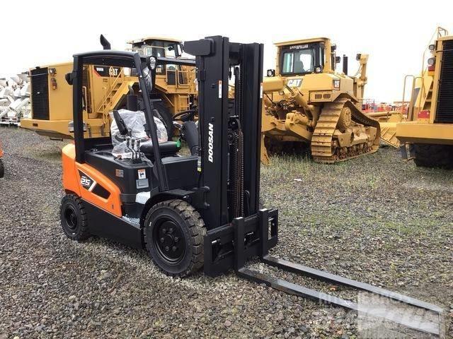 Doosan D25S-9 柴油卡車
