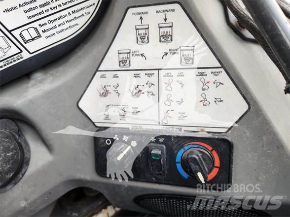 Bobcat T590 滑移轉向裝載機