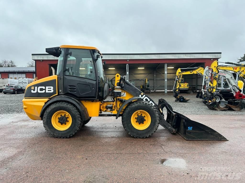 JCB 409 輪胎式裝載機