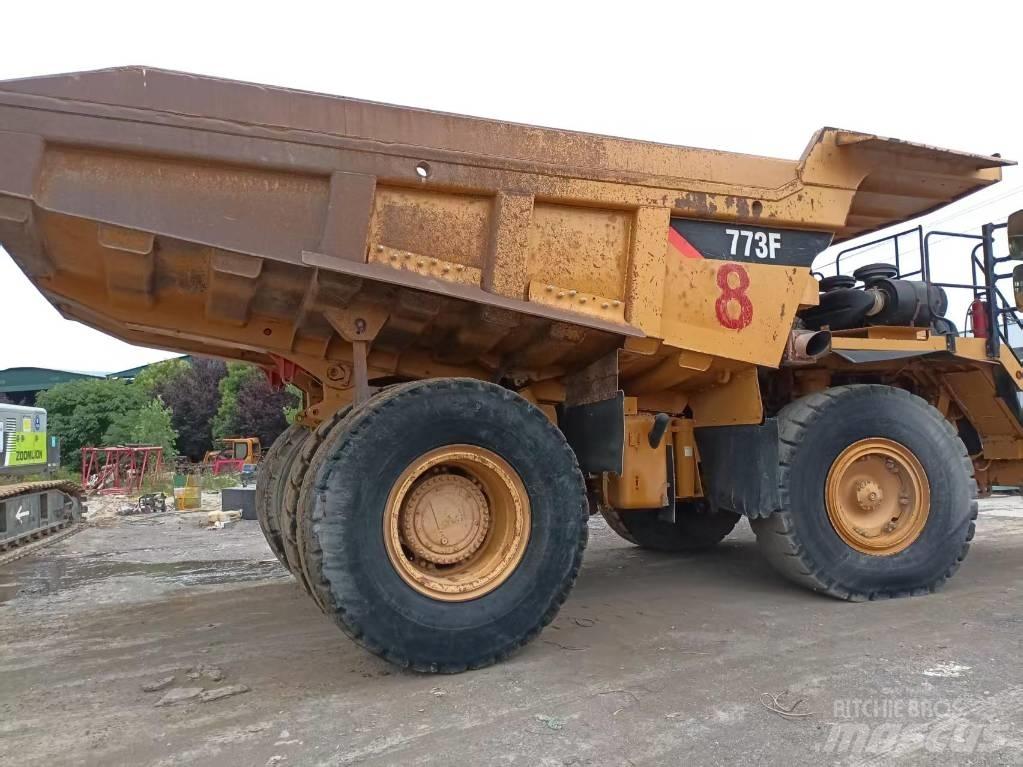 CAT 773 F 鉸接式起吊車