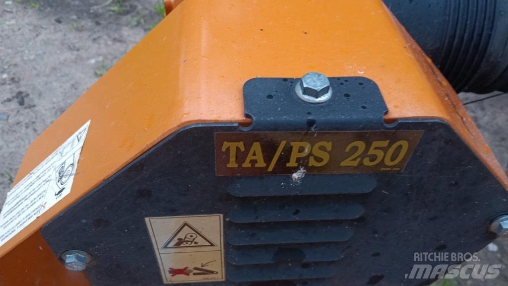 Berti TĀ/PS 250 裝載與牽引式割草機