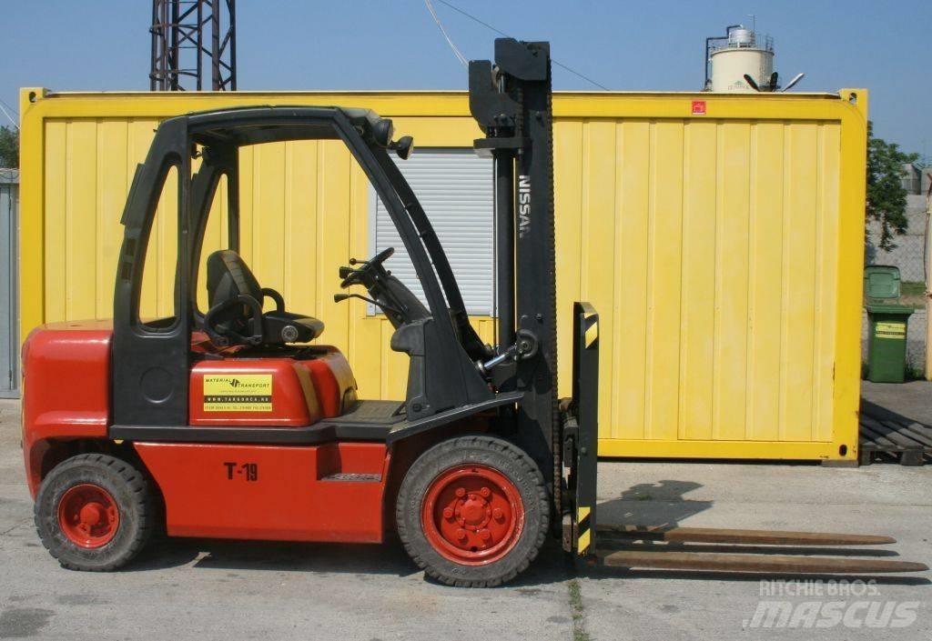 Nissan FGD09A30Q 柴油卡車