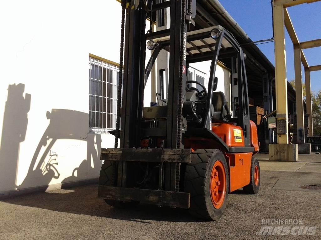 Nissan FGD09A30Q 柴油卡車