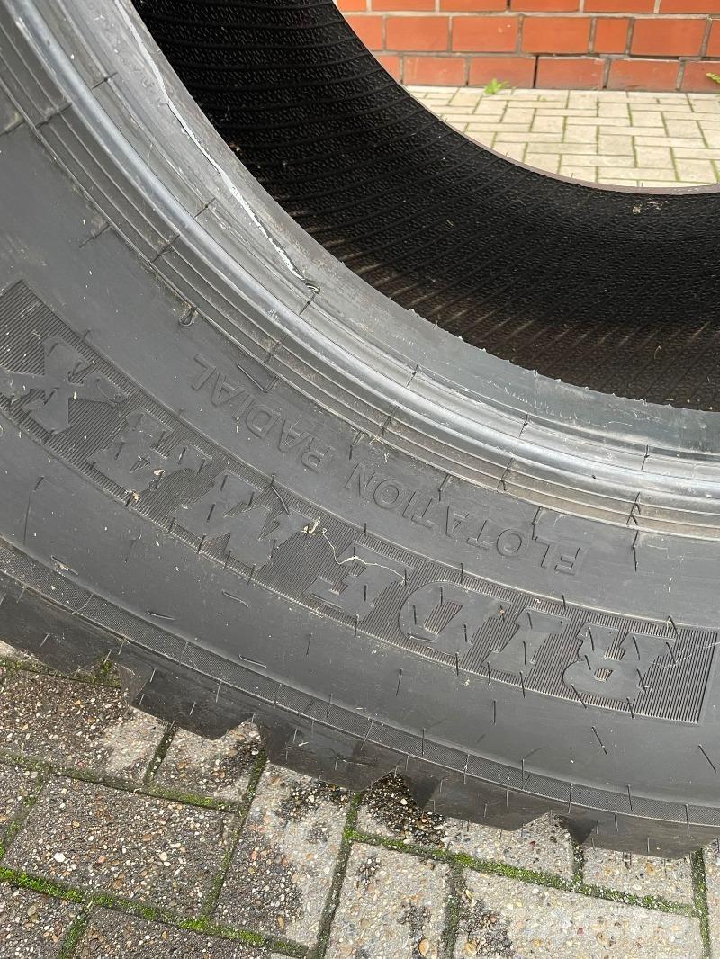 BKT 650/65R30,5 輪胎、車輪和輪圈