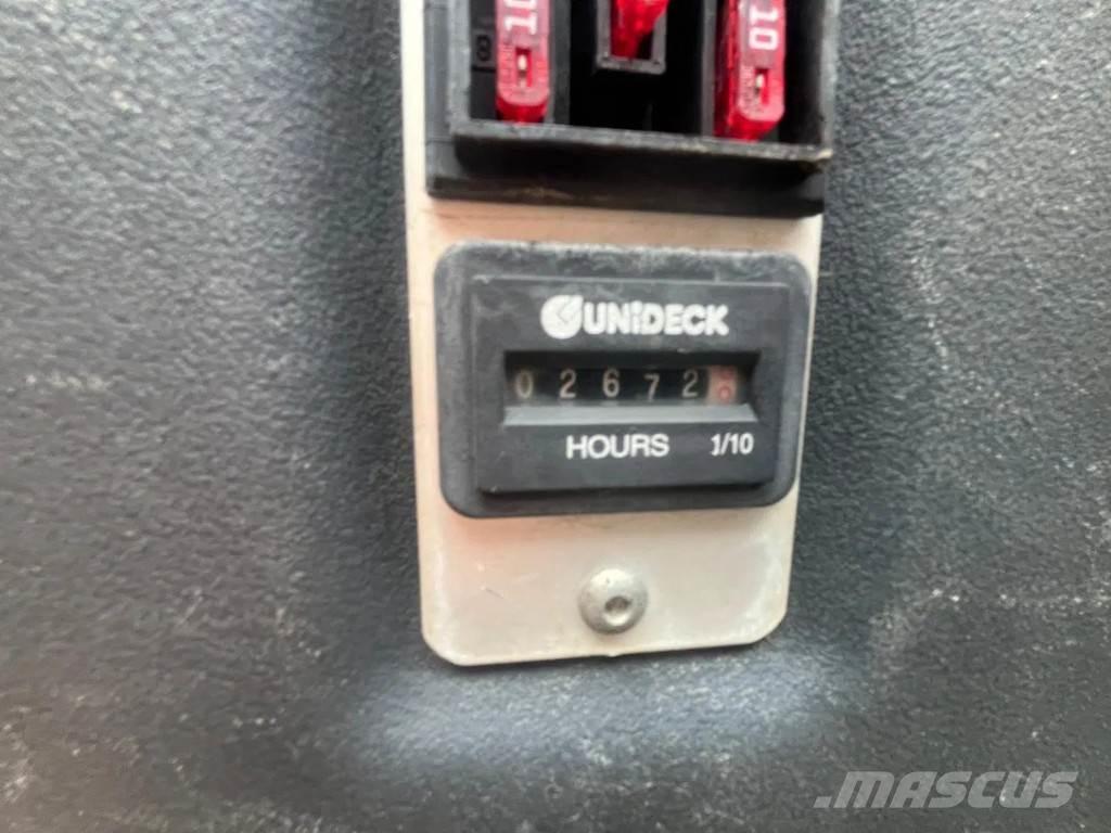 Ausa 100 側卸礦車
