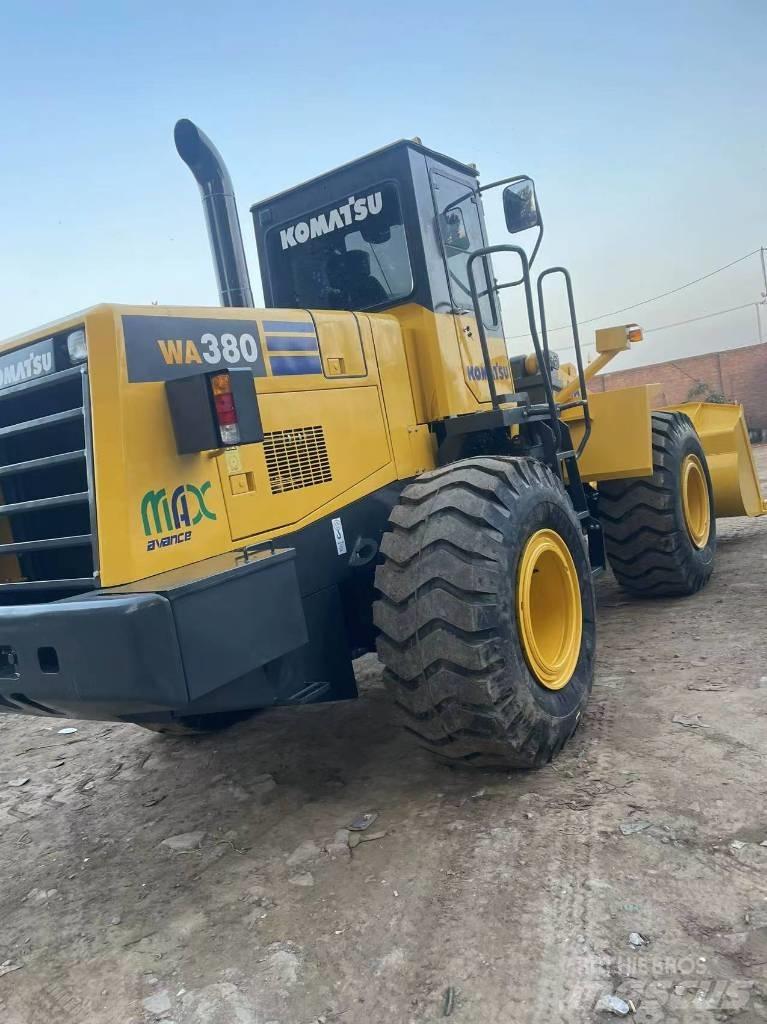 Komatsu WA 380 輪胎式裝載機