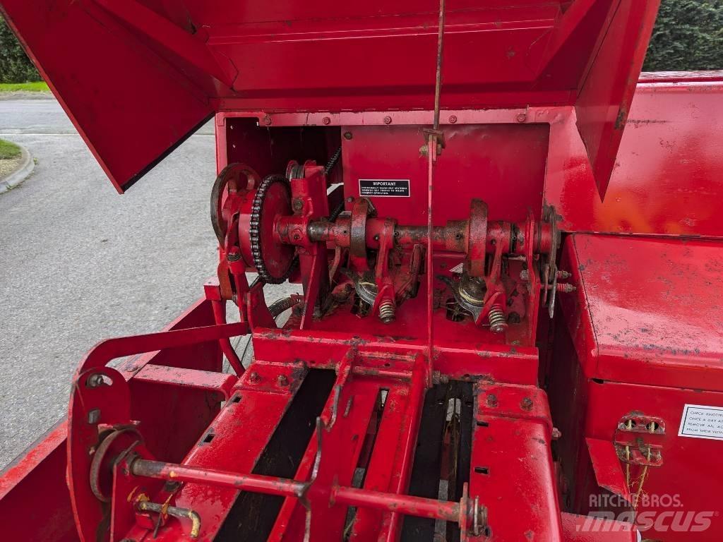 Massey Ferguson 124 方形打捆機