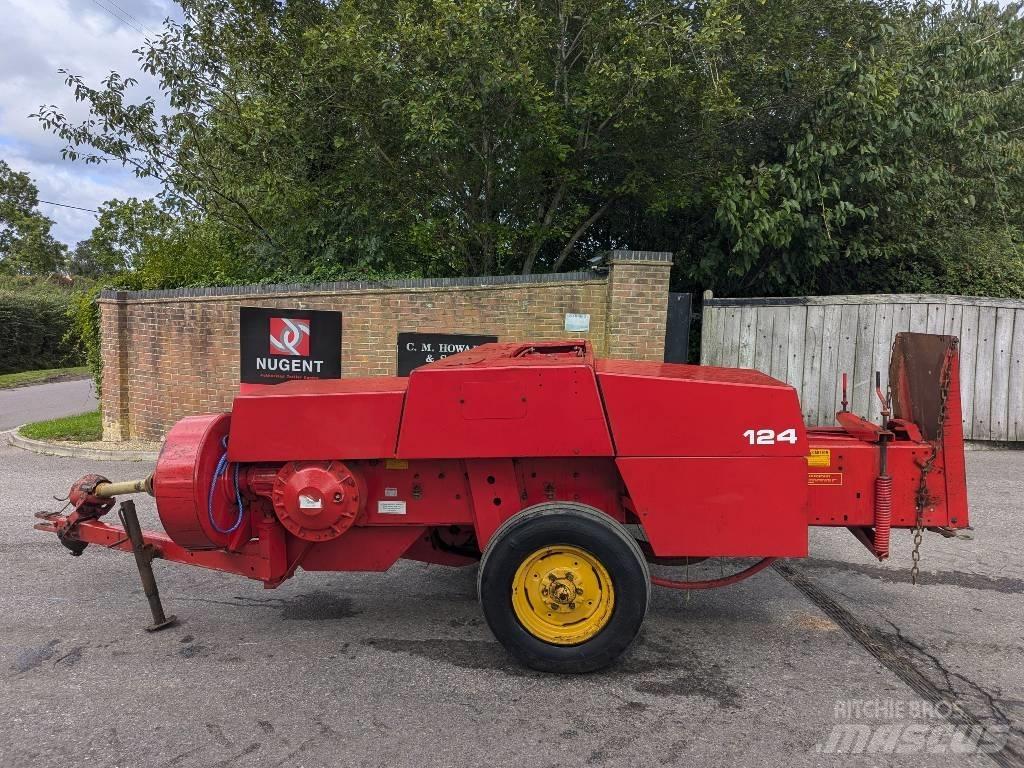 Massey Ferguson 124 方形打捆機