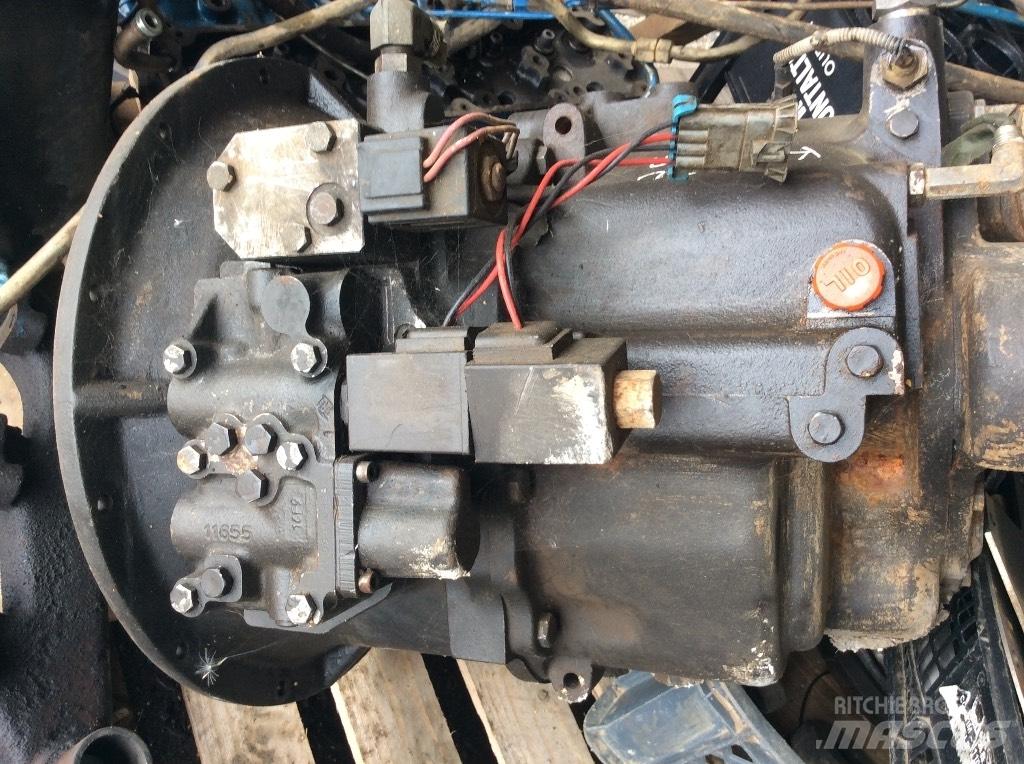 Komatsu WB 93 R-2 傳動裝置