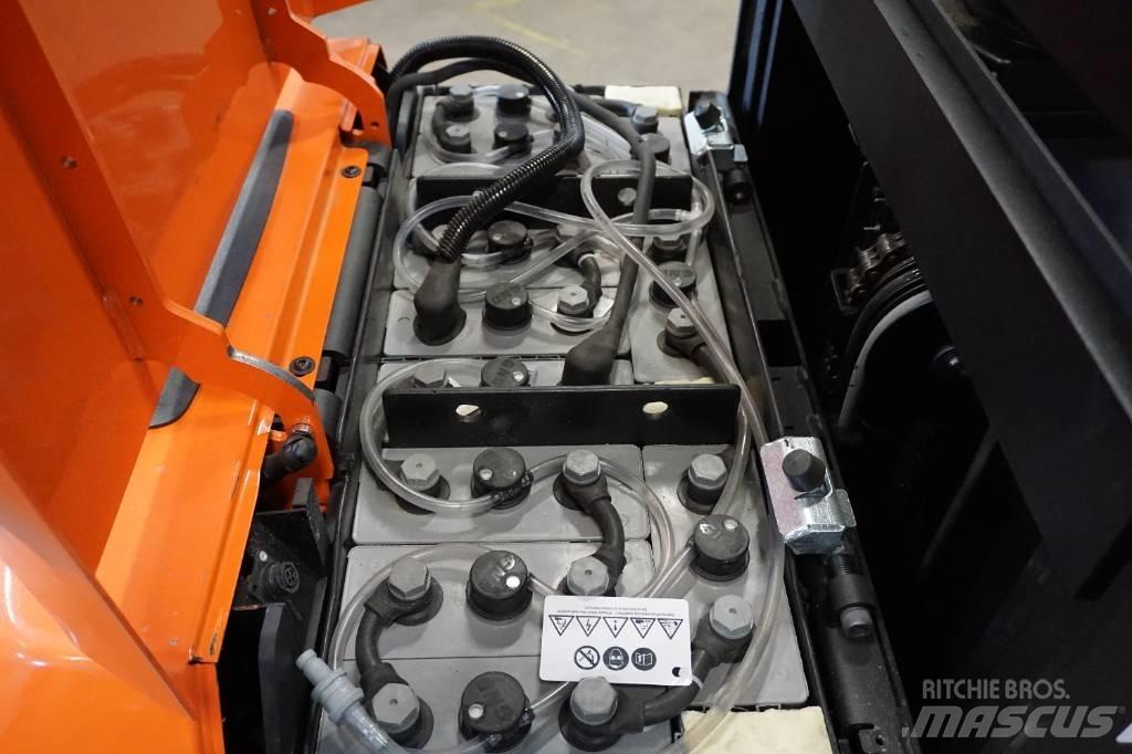 Toyota OSE100 中端式裝載機