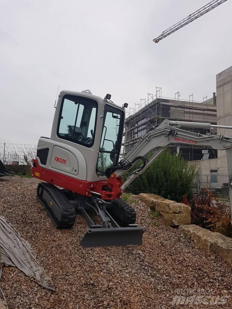 Takeuchi TB225 小型挖土機/掘鑿機<7t(小型挖掘機)