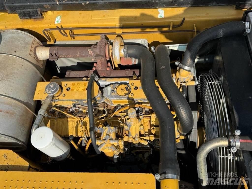 CAT 323 D L 履帶式 挖土機/掘鑿機/挖掘機