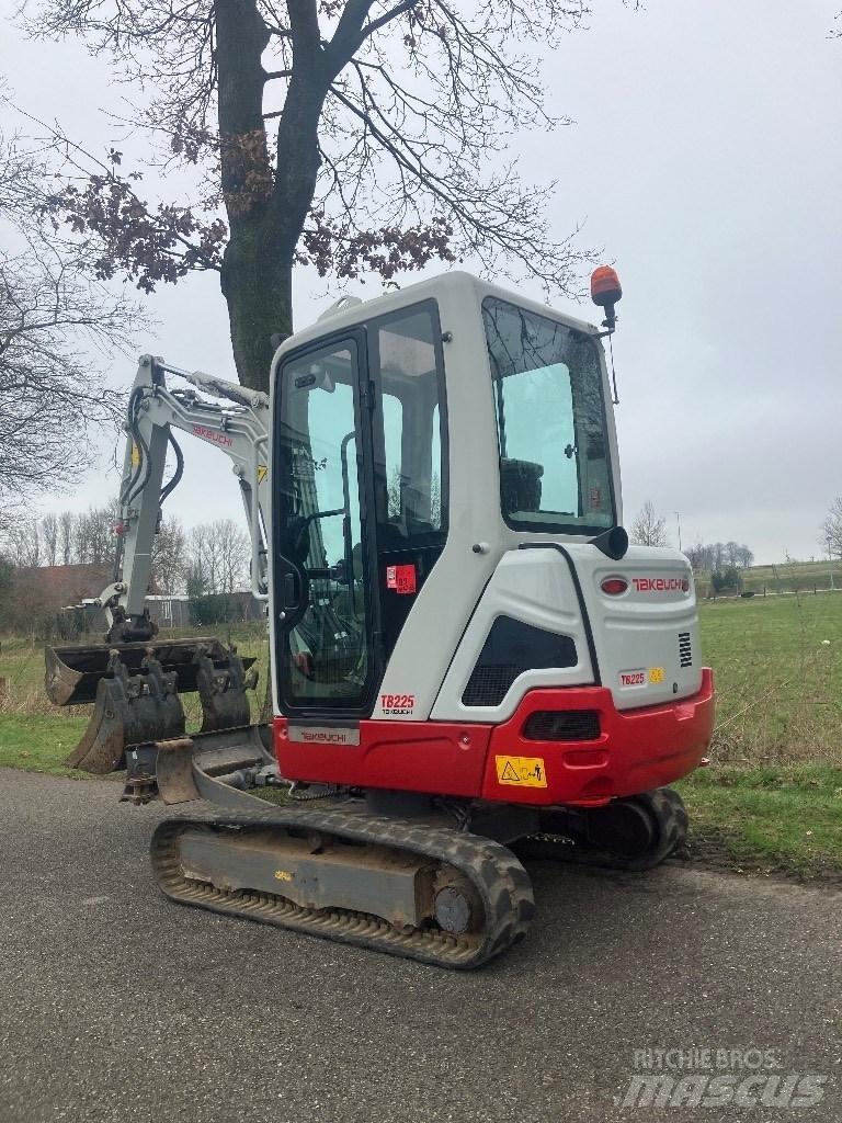 Takeuchi TB225 extra 小型挖土機/掘鑿機<7t(小型挖掘機)
