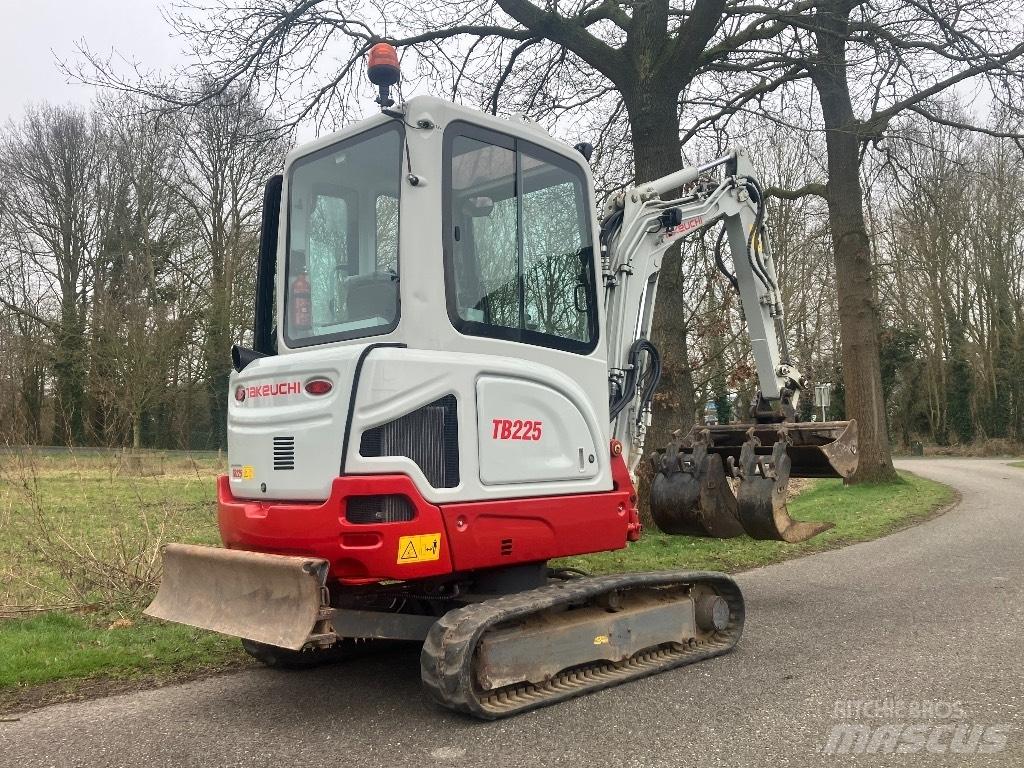 Takeuchi TB225 extra 小型挖土機/掘鑿機<7t(小型挖掘機)