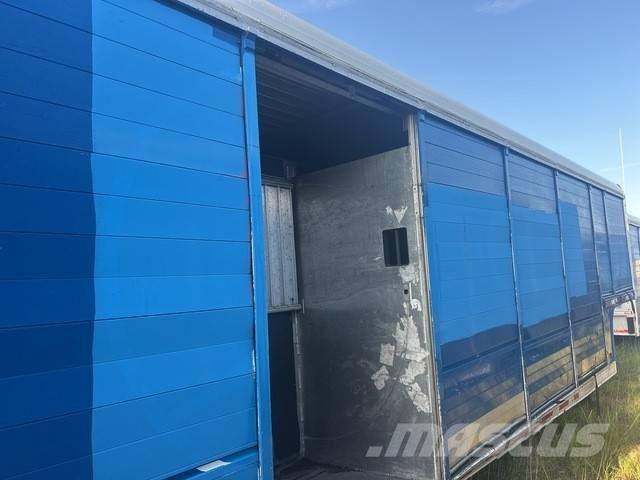 Mickey 16 Bay 飲料拖車