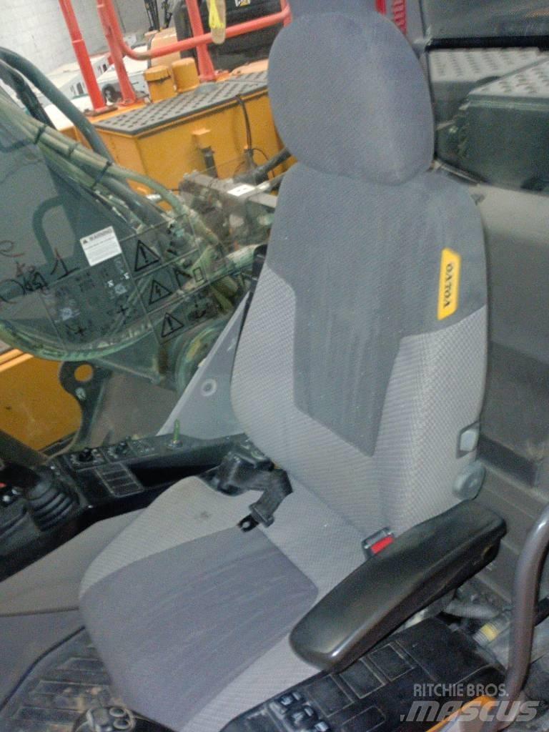 Volvo EC 220 E 履帶式 挖土機/掘鑿機/挖掘機