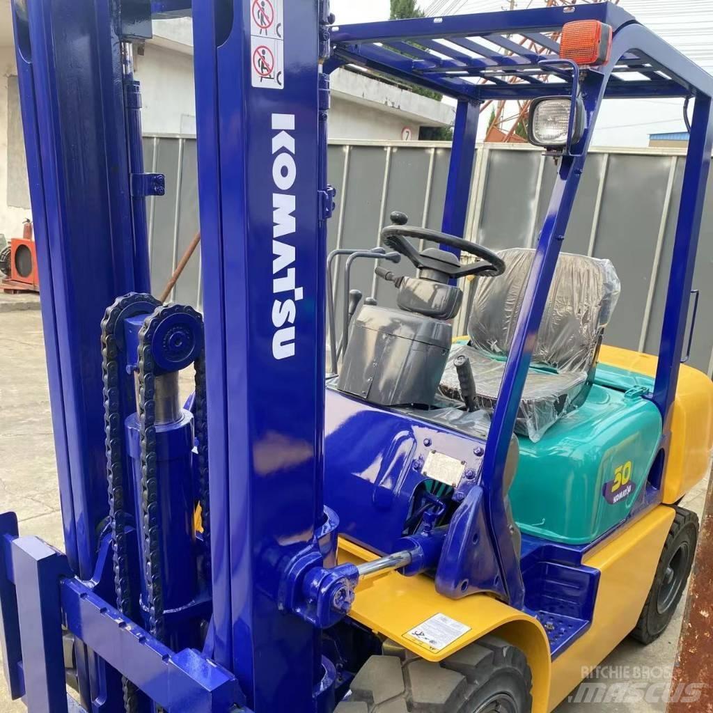 Komatsu FD 30 T-14 柴油卡車