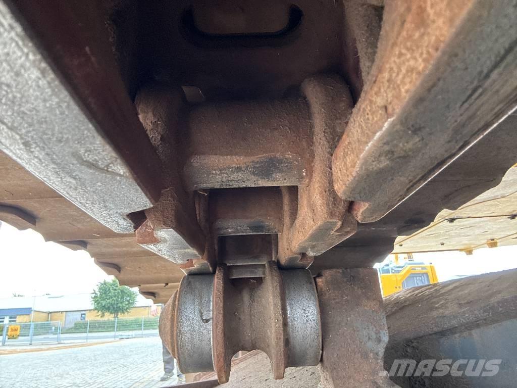 Komatsu HB215LC-1 廢棄物/工業用操作車