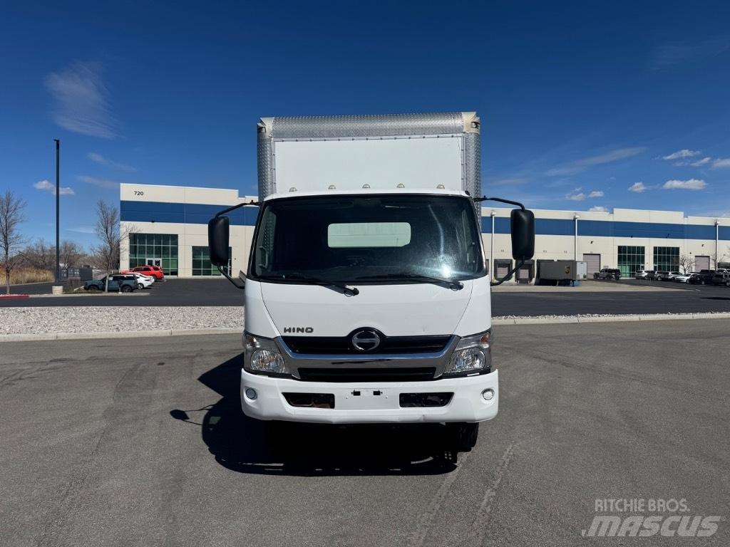Hino 155 貨箱式卡車