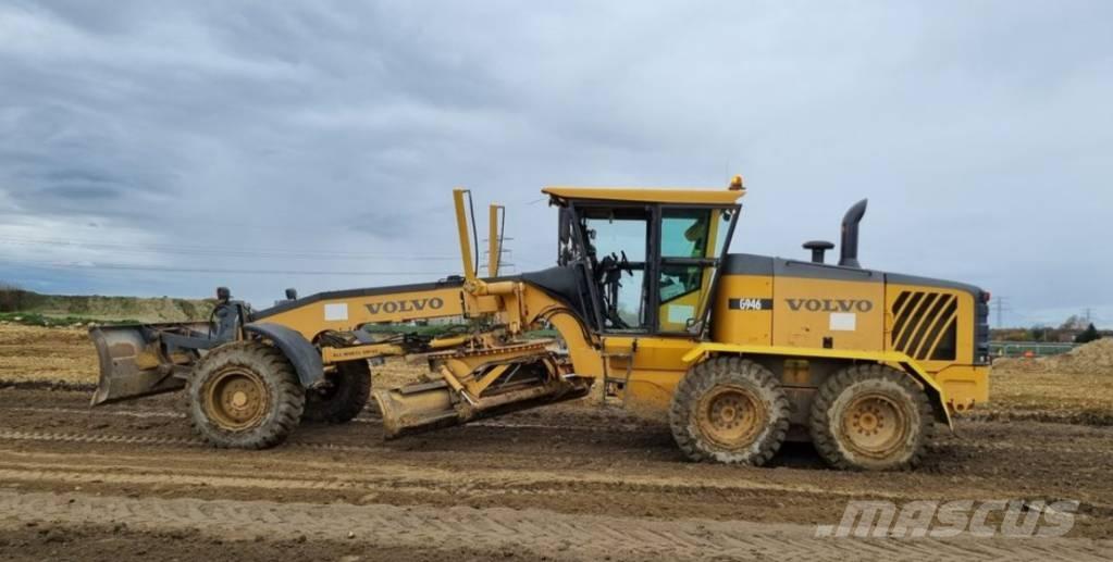 Volvo G946 平土機