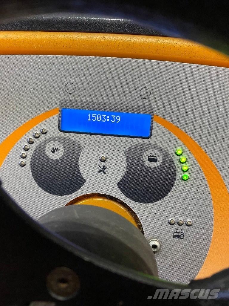 Taski 2100 洗地吸乾機