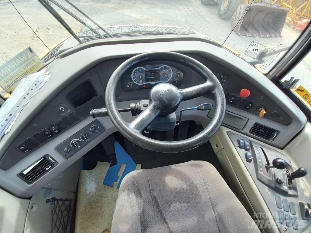 Volvo A40F (Abu dhabi) 鉸接式起吊車
