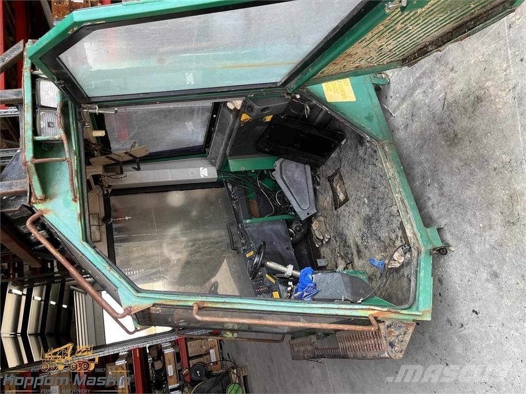 Timberjack 1270 駕駛室與內部