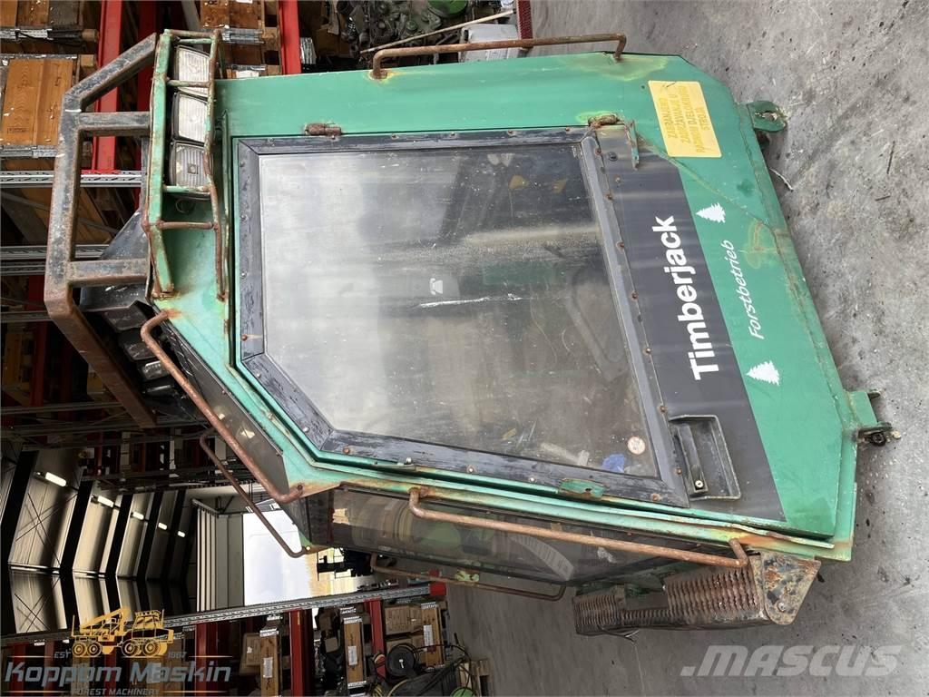 Timberjack 1270 駕駛室與內部